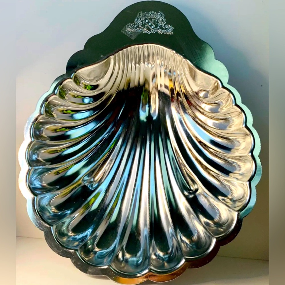 Large 32cm Clam Shell Serving Dish Silver Plated by Kensington w/ Unicorn Crest